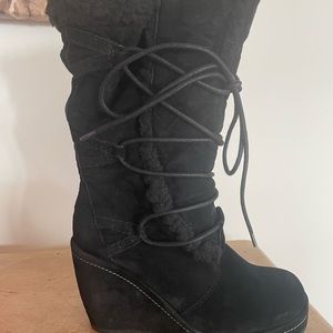 Rocket dog Bubbly nubuck lace up boots - NEVER WORN.